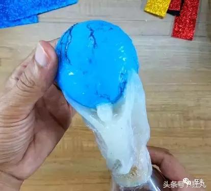 拿出胶水和纸卷,你能比中国足球队先拿到世界杯