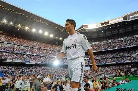 你九年前的身影永远在我们眼前飘荡——C罗