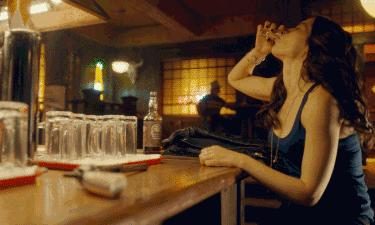 酒吧监控曝光：女孩被性侵，有多容易