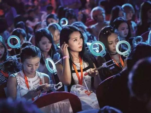 前有小米,后有美团,没有阿里、腾讯们加持的映客,凭什么带节奏