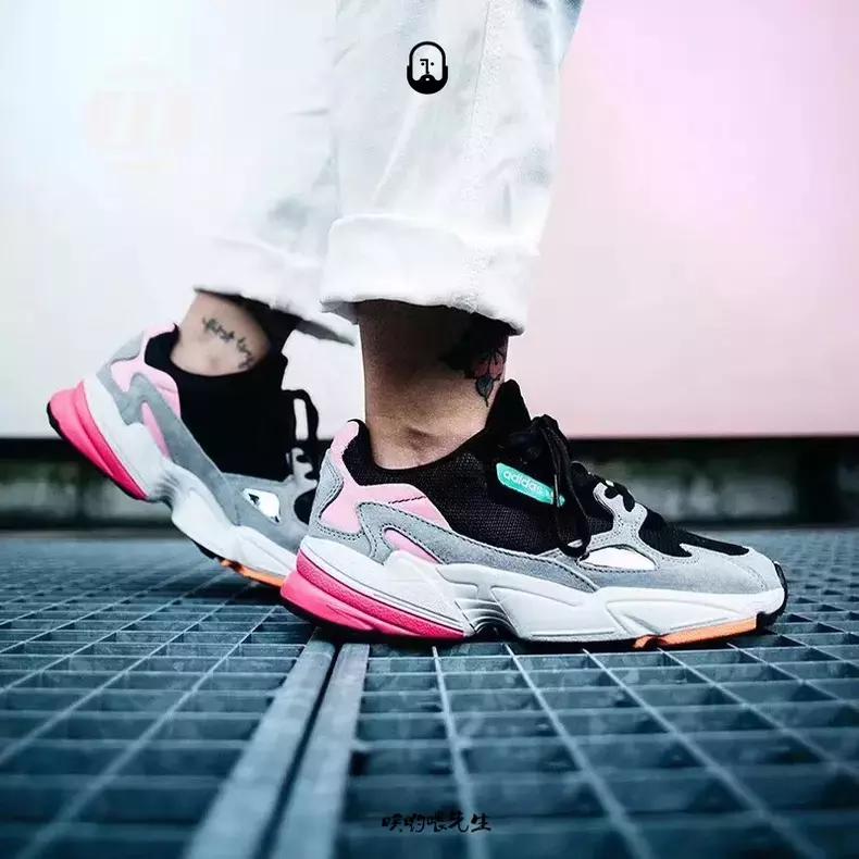 换一双鞋换一套衣服,换一个鞋配裙子很好看