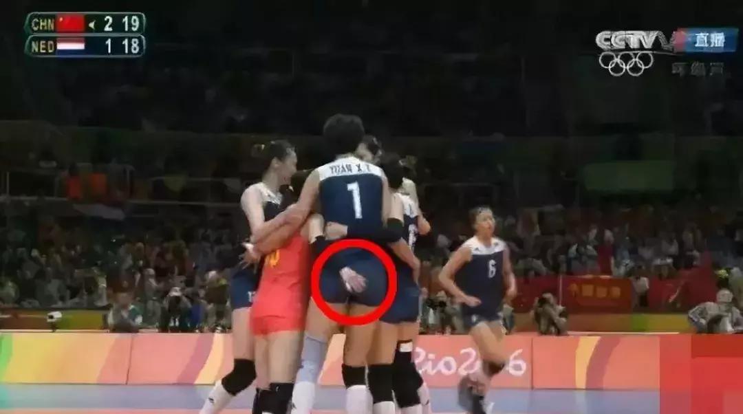 为什么足球运动员喜欢摸头,足球运动员为什么喜欢摸头