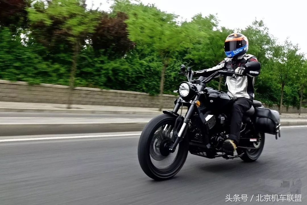 龙嘉v途250复古摩托车测评,龙嘉v途250只有五个档位吗