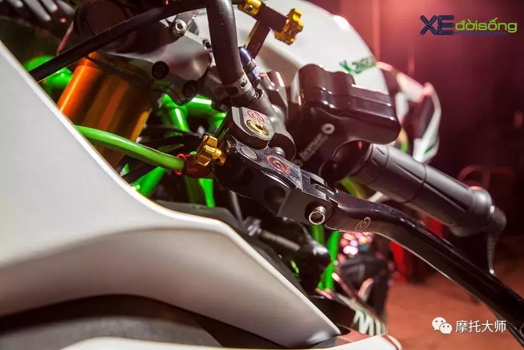 这下迪拜警队不提这台“闻风丧胆”的H2，真对不起它土豪气质了！