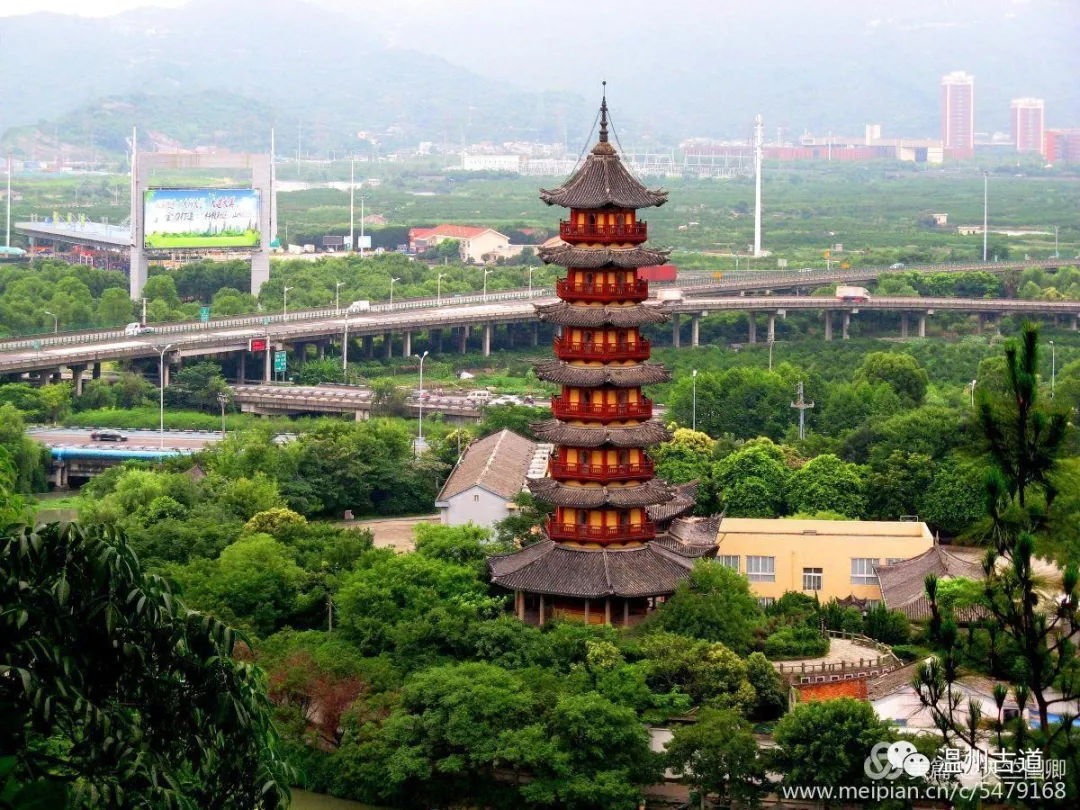 南白象塔全景图,南白象公园