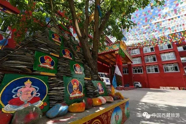 大昭寺纪念文成公主,在西藏拉萨山上看文成公主