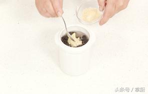 精选的灵芝，鲜美的鸡汤，滋补身子最佳选择！