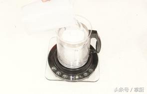 精选的灵芝，鲜美的鸡汤，滋补身子最佳选择！