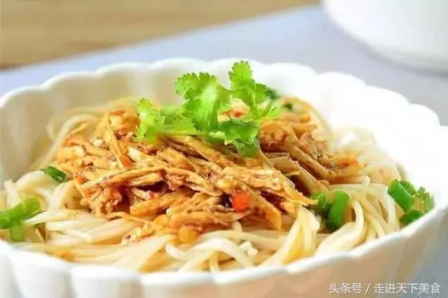 夏季凉皮凉面的做法视频,清凉爽口的凉皮凉面