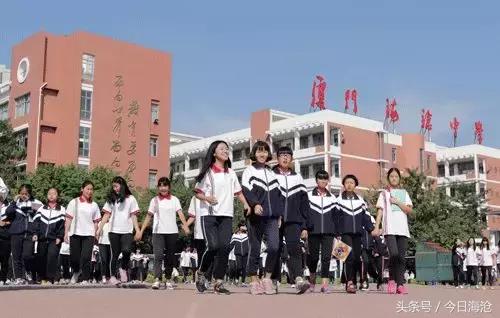 玩泥巴、踢球、跳舞也能上大学，海沧这中学咋这么有特点？