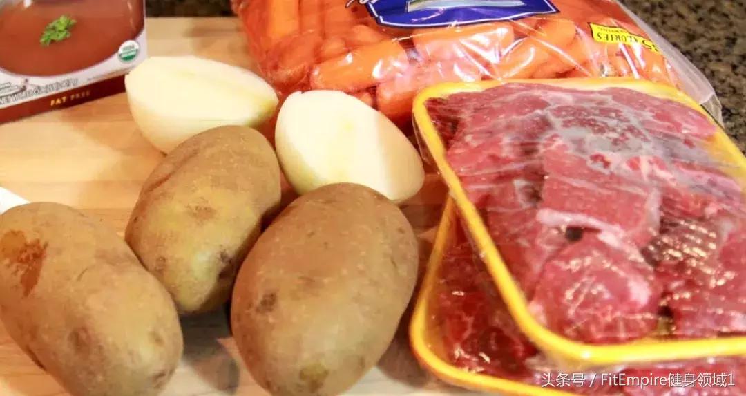 醒醒吧！别沾沾自喜你的腹肌，你其实不够大，不够强！不够爷们！