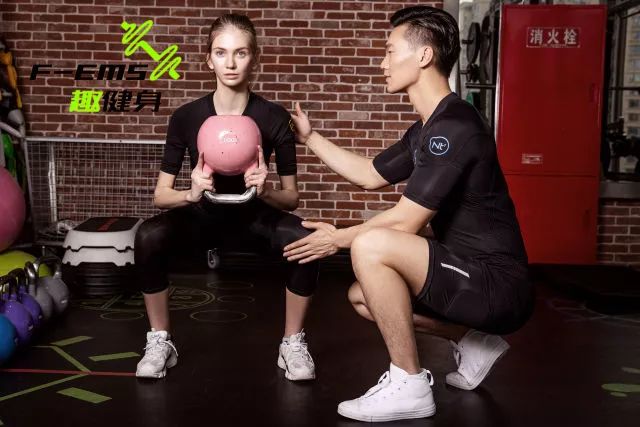 ems健身黑科技动作,ems健身黑科技上课视频