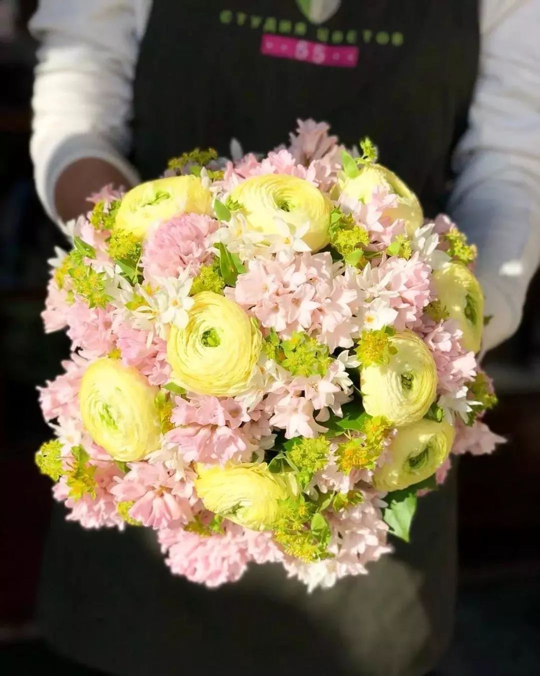 银柳插花颜色搭配教程,插花技巧花艺色彩搭配