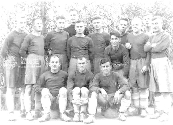 世界杯体育场原址上的二战传奇斯大林格勒用足球宣告重建回归