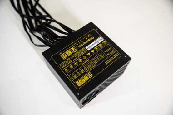 不能去现场看决赛？也许你应该组建一台看球神器