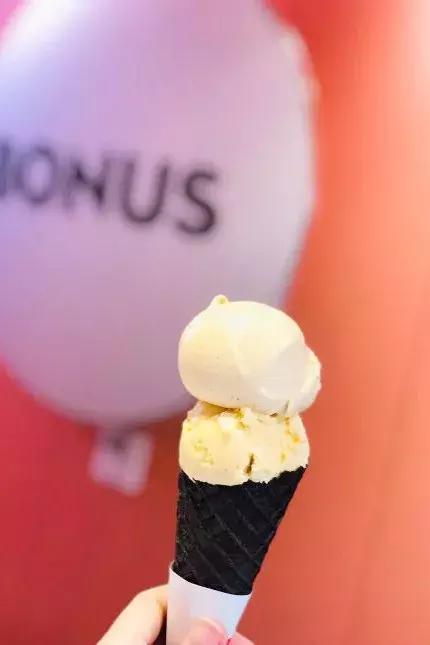 只活5分钟的短命冰激凌，花椒味PK咸蛋黄味，谁更好吃？