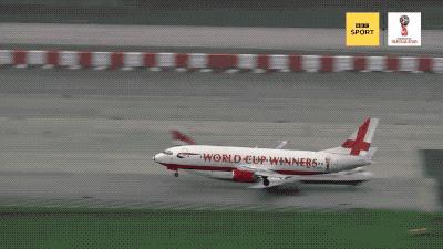 足球虽然没能回家,但英国人早就把夺冠巡游路线准备好了