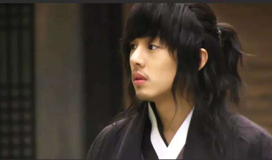 韩星刘亚仁宋慧乔,韩星刘亚仁涉吸毒被调查