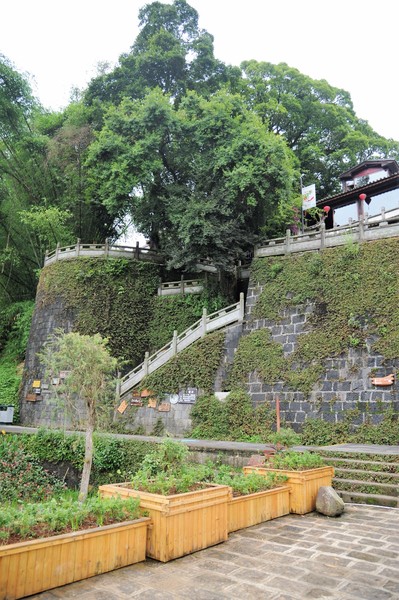 腾冲凤凰宝集泡温泉,腾冲民宿泡温泉推荐