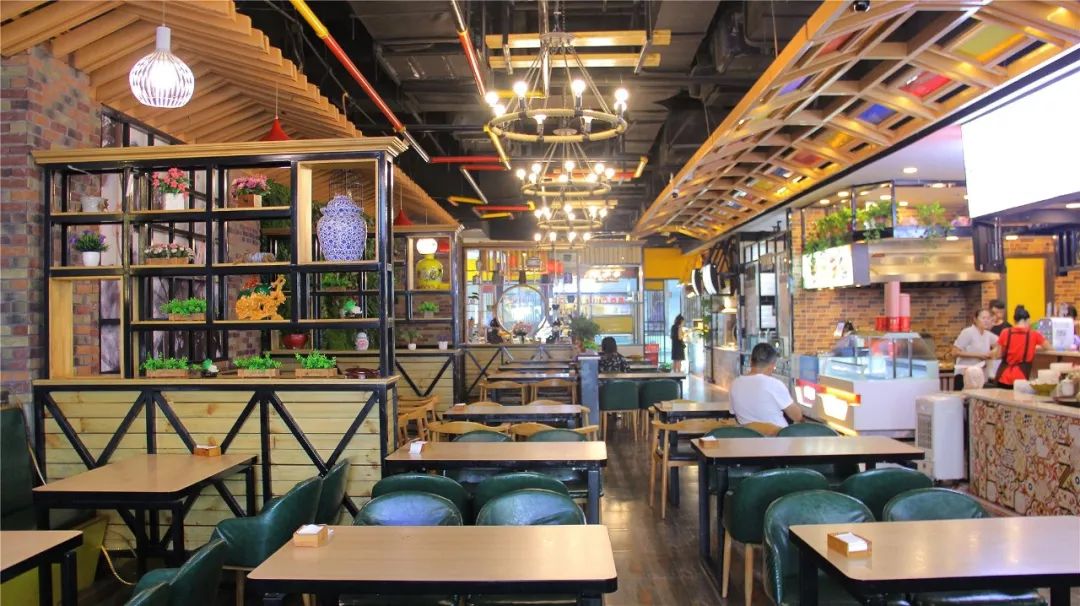 小哥哥在抖音火啦！到南充这家小吃店搞了大事……