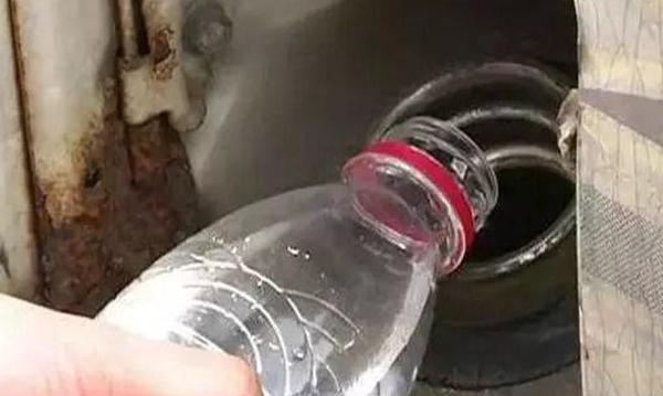 小车在高速没有油了怎么办,半路没油了教你免费解决