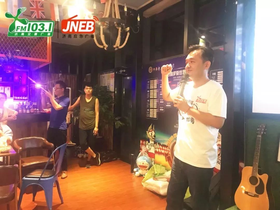 装腔不停！晓东小雨带你嗨翻世界杯冠军之夜！听说激情赛事与啤酒烤串更配哦~