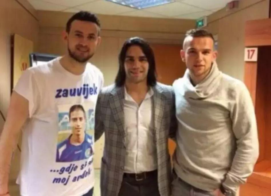 克罗地亚人脱下衣服震惊网友：哪有什么奇迹，只有普通人含泪奔跑