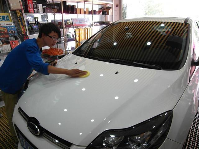 白色车发黄可以恢复吗,白色车发黄怎么洗白