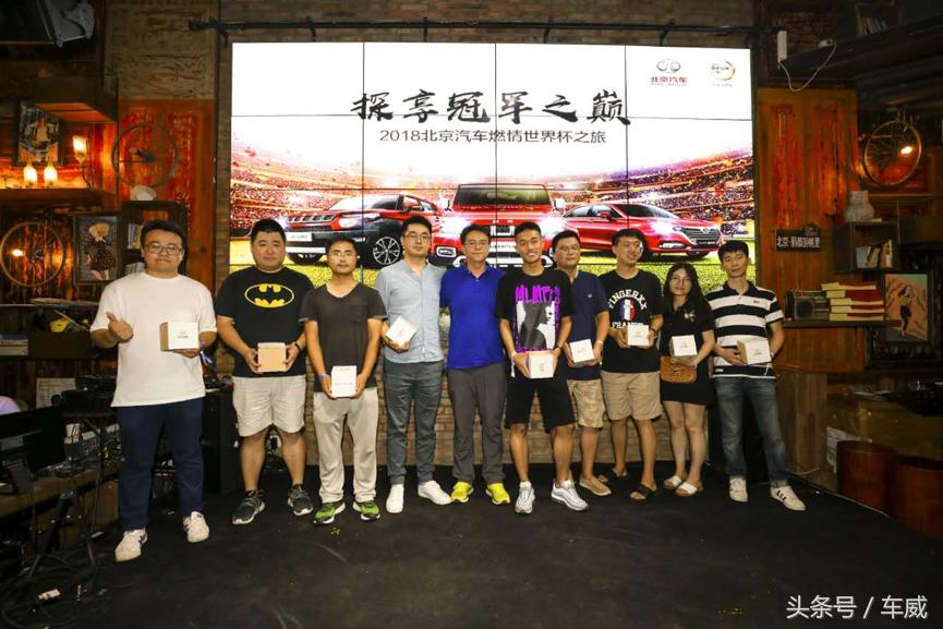 汽车与足球高清,汽车携手足球