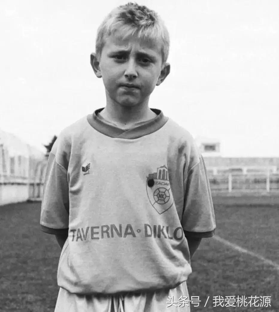 克罗地亚人脱下衣服震惊朋友圈：没有奇迹，只有普通人的含泪奔跑