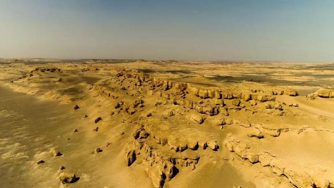 沙漠里把车开到起飞，这才是男人该玩的游戏｜远途心路