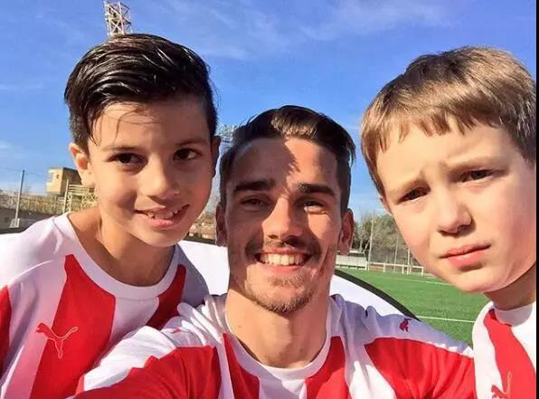 如果法国队夺冠会穿黑袍吗,法国足球队能否再夺世界杯