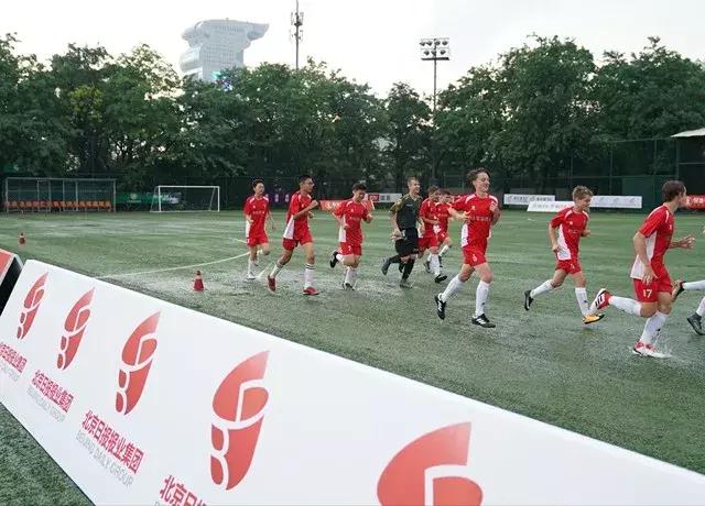 北京百队杯足球赛程多长时间,雨水浇不灭热情