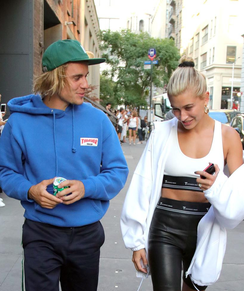 haileybieber秀戒指,justinbieber海莉钻戒