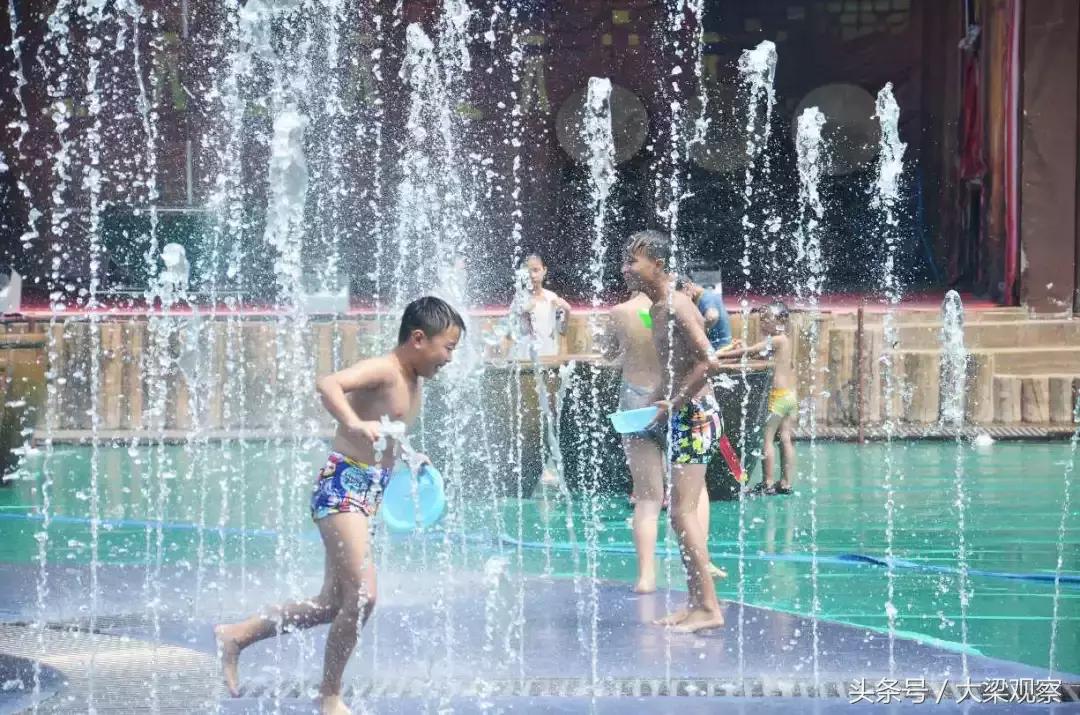 世界杯足球宝贝巡游,足球宝贝秀现场