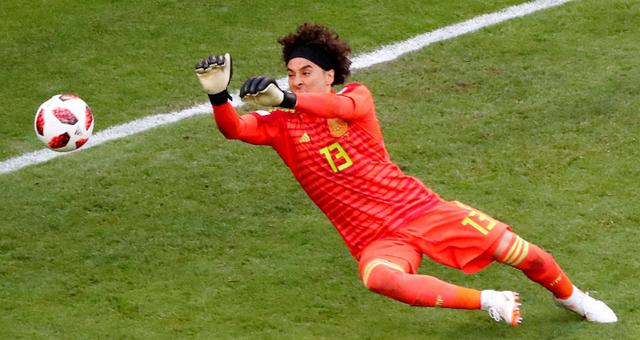 吴镇宇和墨西哥门将对比,吴镇宇把墨西哥扛进世界杯