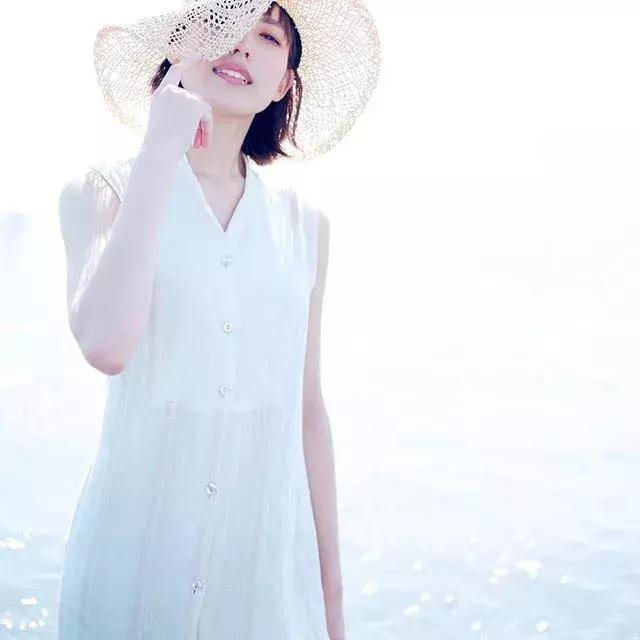 面对镜头不自然怎么克服,拍照怎么让自己更有镜头感