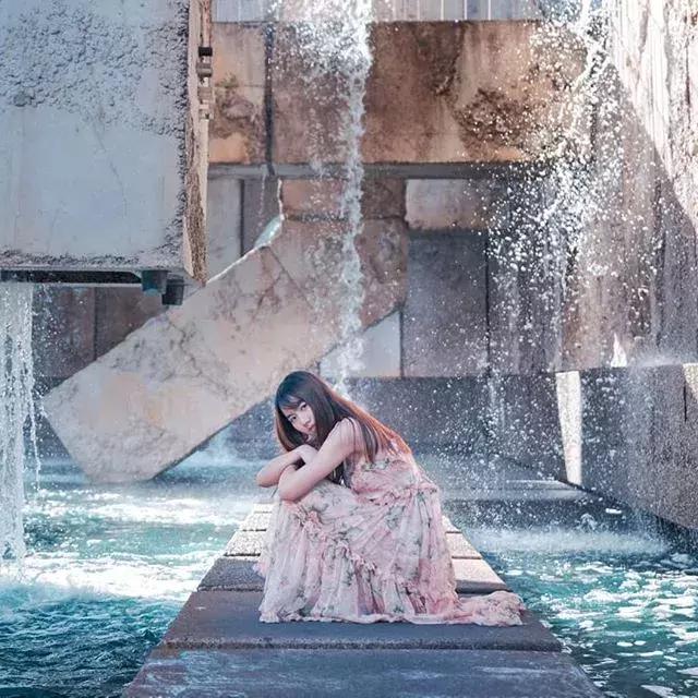 面对镜头不自然怎么克服,拍照怎么让自己更有镜头感