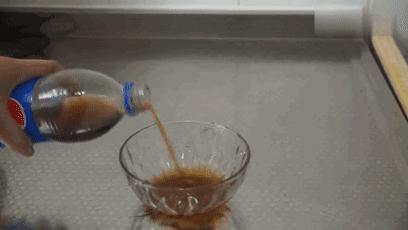 冰箱里面发霉了用什么方法洗干净,生活冰箱密封条发霉清洗妙招