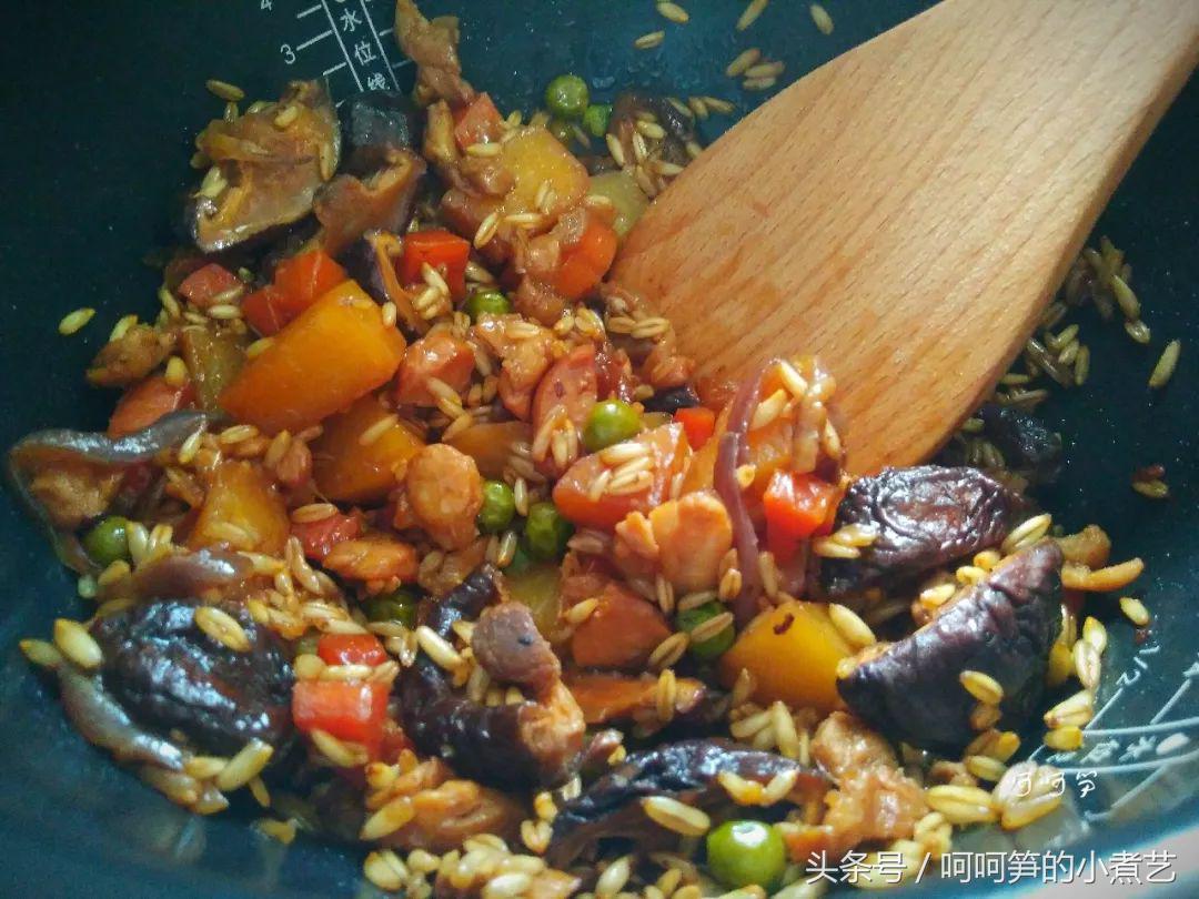 板栗土豆胡萝卜香菇焖鸡的做法,用电饭锅做的香菇焖饭