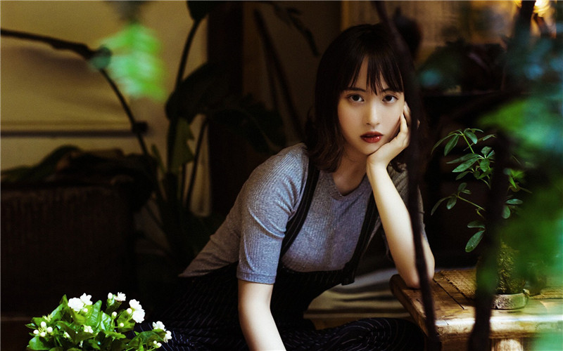 他的号码，哪怕她与他已经分手三年，可那串数字始终印在她的心里