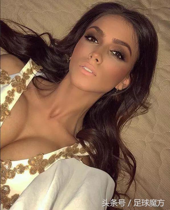 这位“不务正业”的天气女郎因足球一踹成名