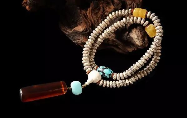 出国旅游千万别贪小便宜,出国游这些禁忌不能碰要谨记