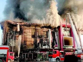 商场发生火灾时正确的逃生方法,商场火灾逃生完整版