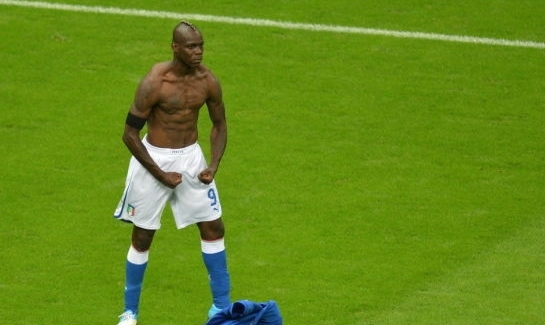 女足庆祝动作露腹肌,看女足夺冠的表现