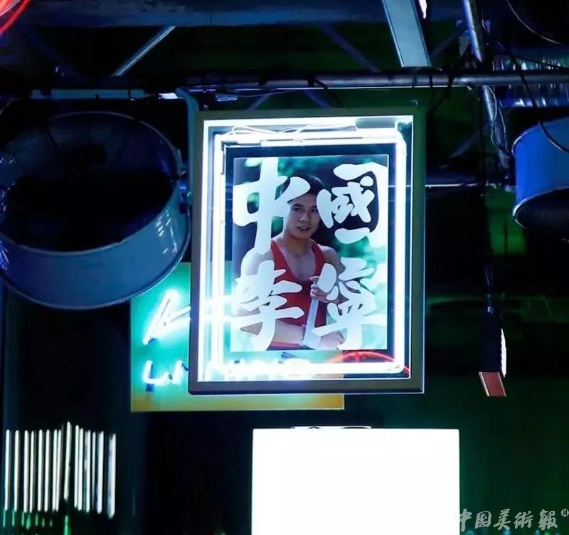 李宁拿大哥大短袖,2018年李宁纽约时装周