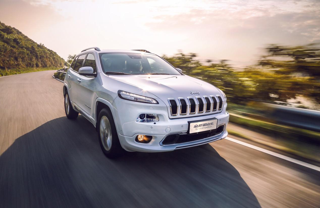 科鲁兹对比福克斯哪款好,科鲁兹和福克斯两厢哪个更好