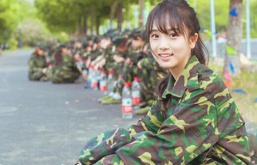 军训晒黑后用什么能快速白回来,军训晒黑了20分钟恢复