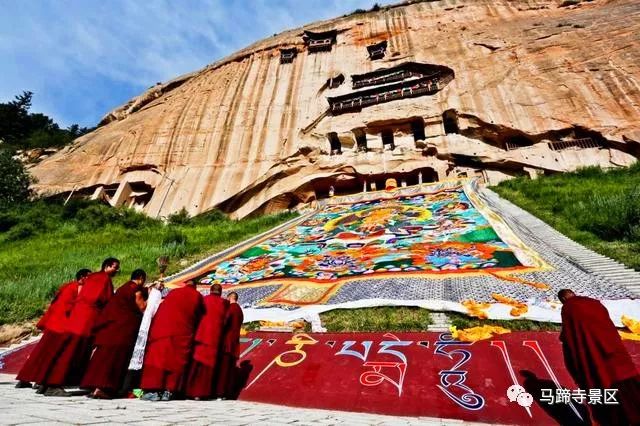 塔尔寺的晒佛节,一年一度的晒佛节