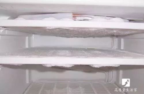 夏天冰箱不是很制冷怎么回事,夏天冰箱不制冷放热水就好了